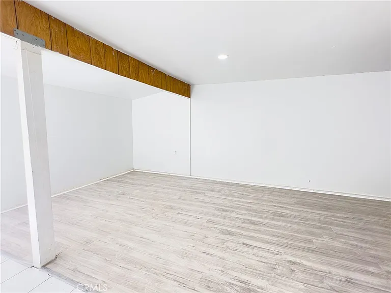 335 W Hillcrest Blvd — Photo 13