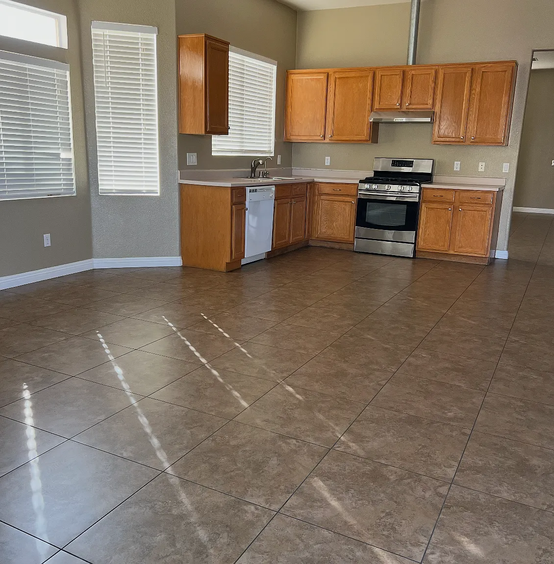 3 bed, $2,500 — Photo 1