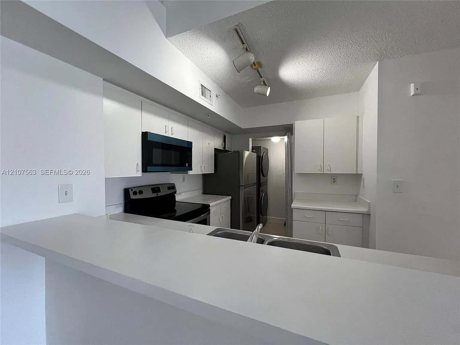 Royal Grand Condo — Photo 2