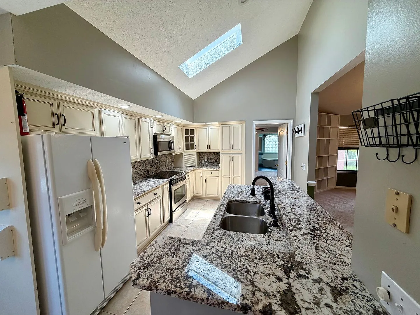 Reduced North Shore 3b/2bth — Photo 4
