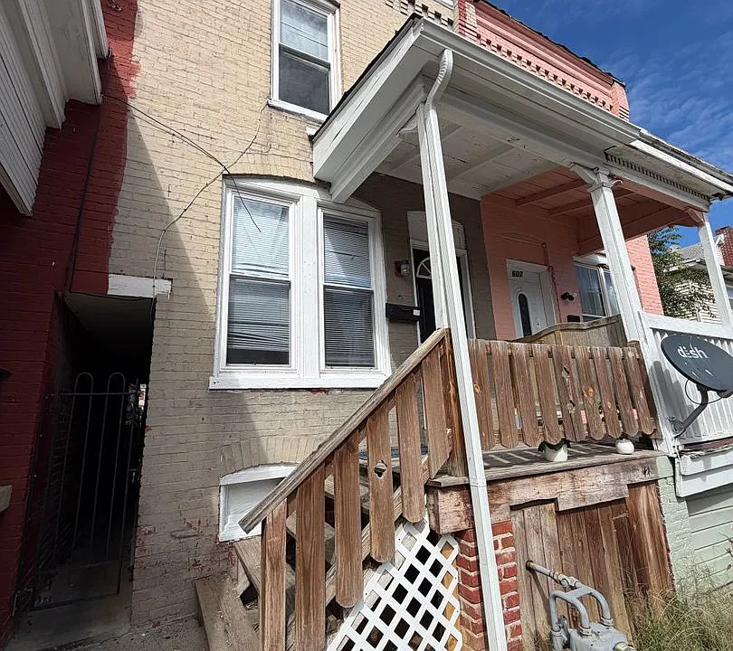 609 W Locust St
