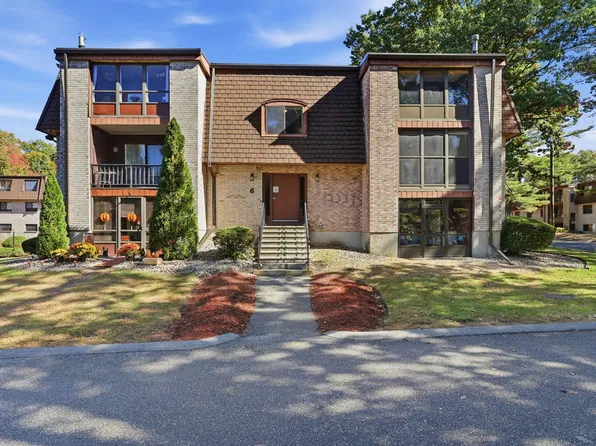 6 Greenbriar Dr APT 104, North Reading, MA 01864