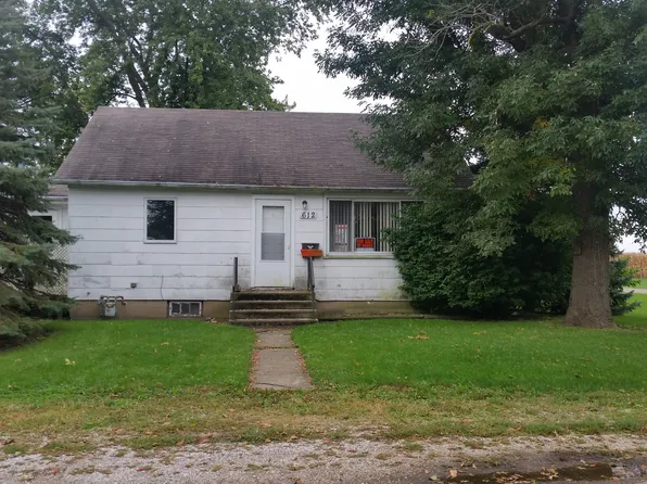 612 W Pine St, Le Roy, IL 61752