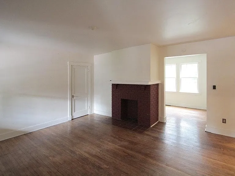 320 Whitney Ave — Photo 5