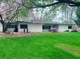 219 Barrington Rd, Bloomfield Hills, MI 48302