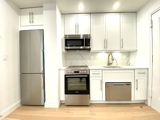 Rented by The Dermot Realty Management Company | media 14