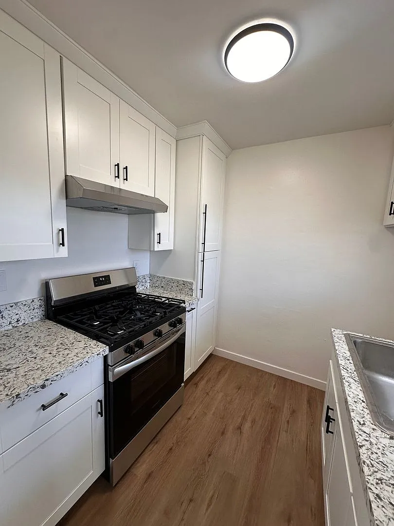 305 E. Colorado Blvd. — Photo 4