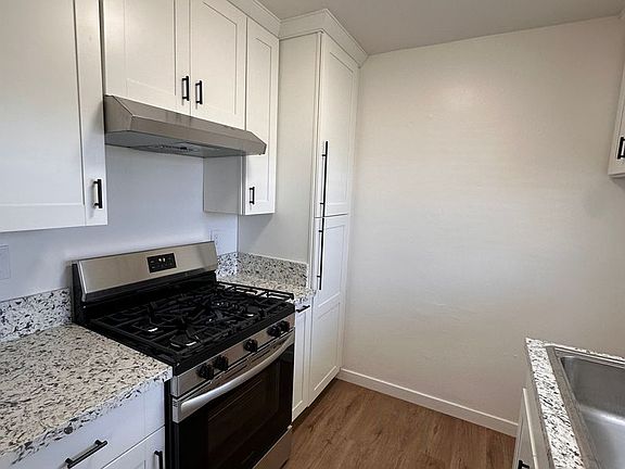 4th image of 305 E Colorado Blvd #9