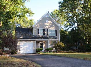 2 Lyon Ln, Foxboro, MA 02035