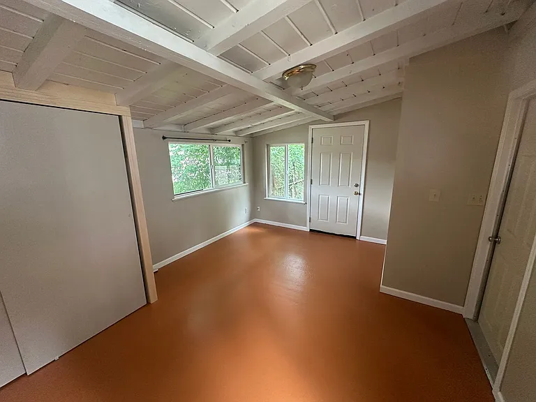 2050 Laburnum Ave — Photo 16