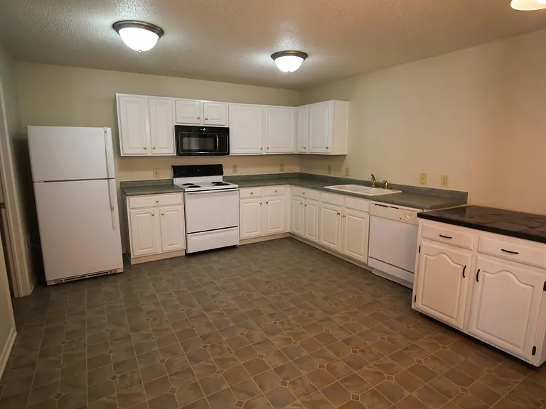 2605 Speedwell Ln — Photo 3