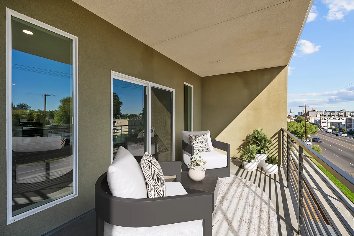Building Photo - 13853 Victory Blvd #207