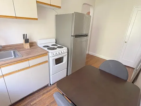 465 West 57th Street image 2 of 10