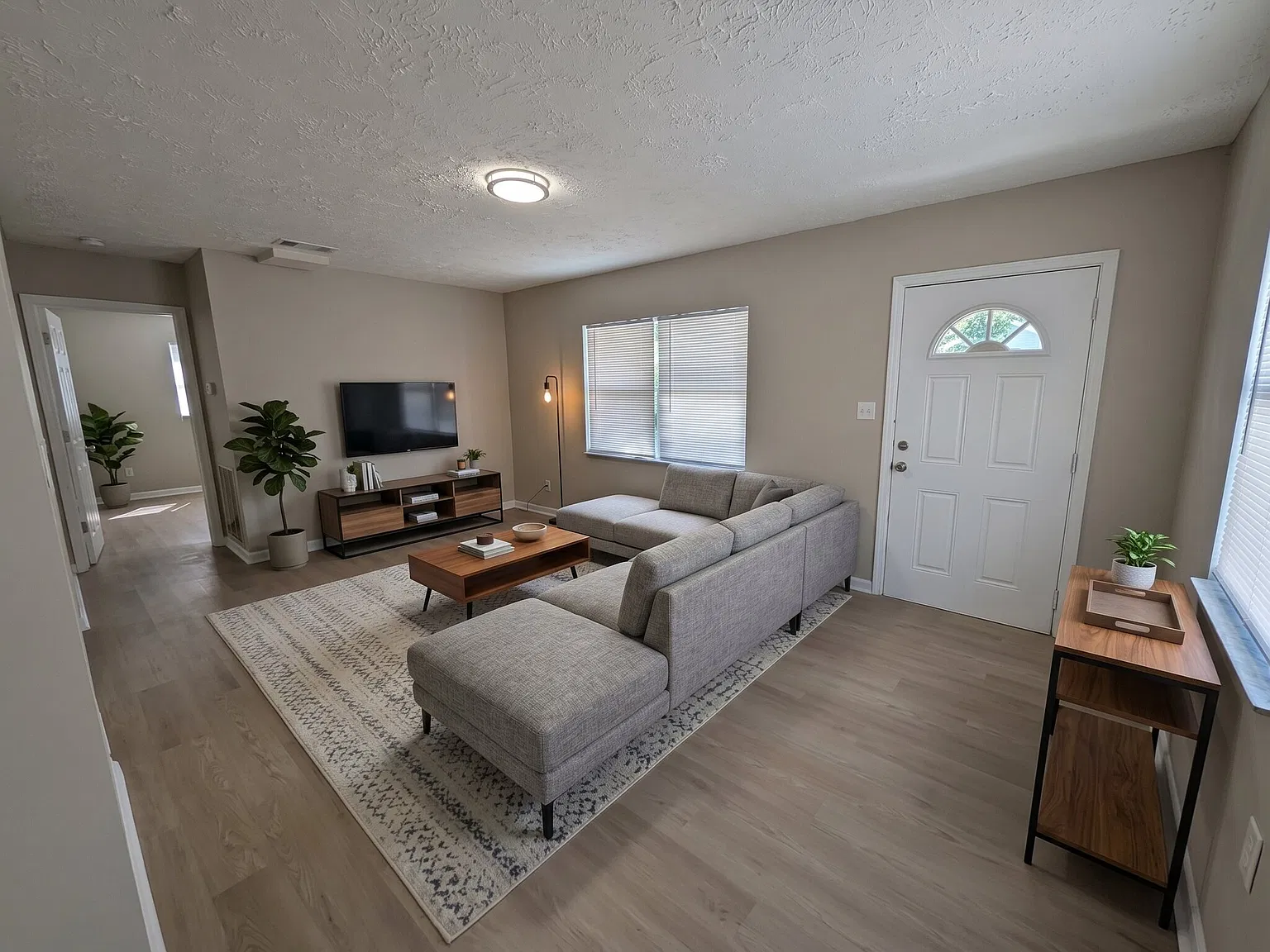 Charming 2BR/1BA Single-Family Home with Large Yard | Minutes to I-4 & Downtown Tampa — Photo 4