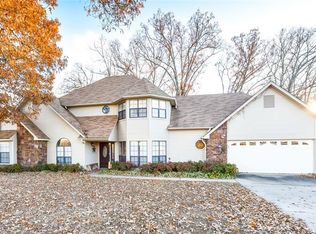 102 Woodland Hills Cir, Roland, OK 74954