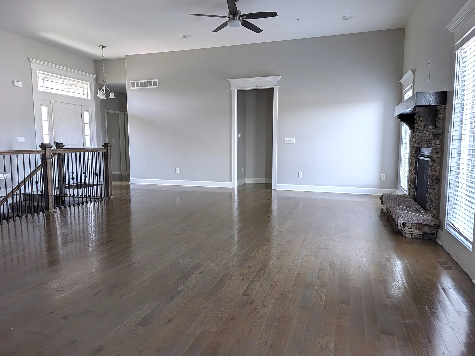 4 bed, 2300 sqft, $3,200 — Photo 4