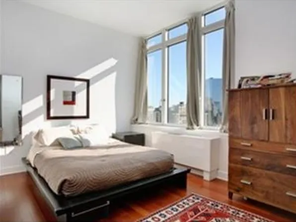 100 Riverside Boulevard image 2 of 2