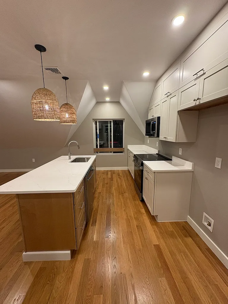 2 bed, 1150 sqft, $2,200 — Photo 3