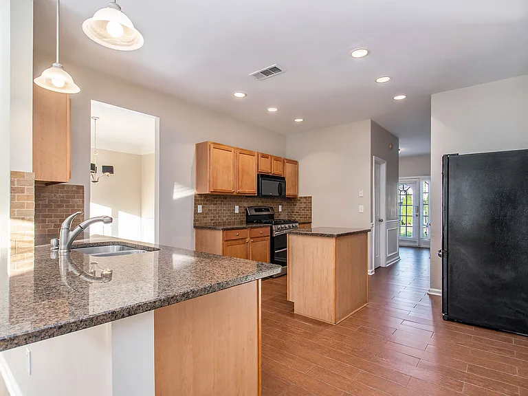 395 Sugarberry Ln — Photo 6
