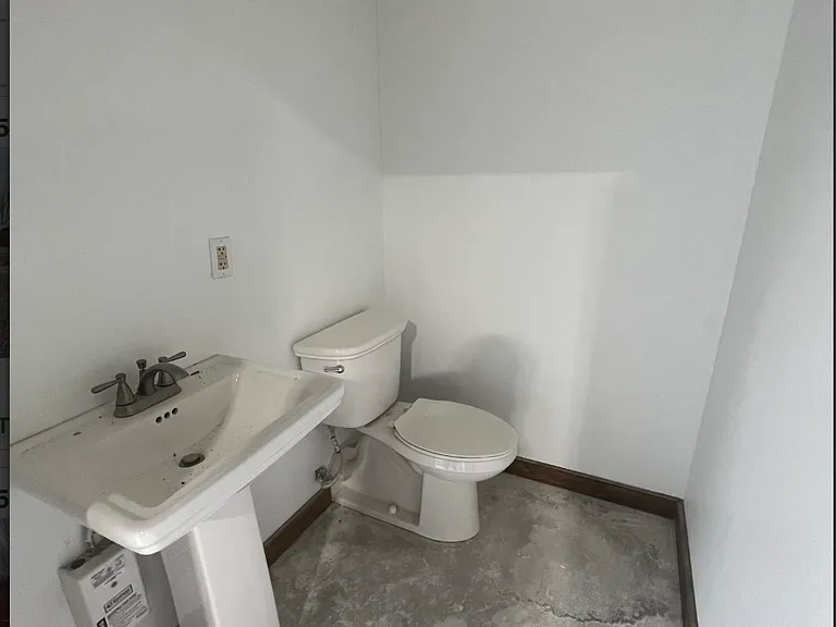 408 S Frontage Rd — Photo 4