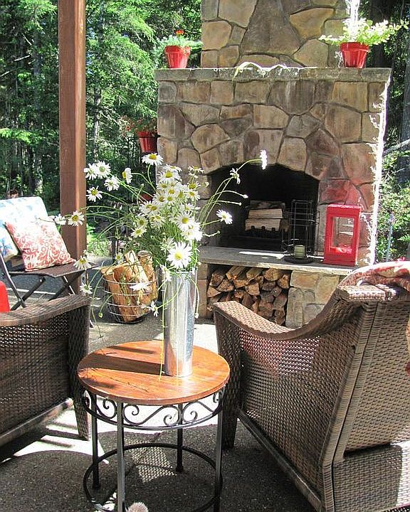 Outdoor fireplace