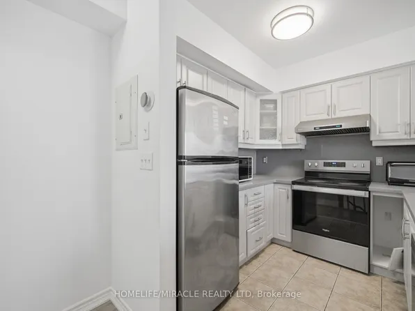3049 Finch Ave W #2002, Toronto, ON M9M 0A5