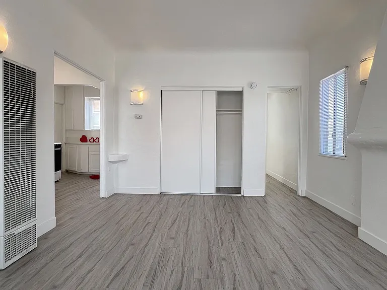 1045 Saint Louis Ave — Photo 2