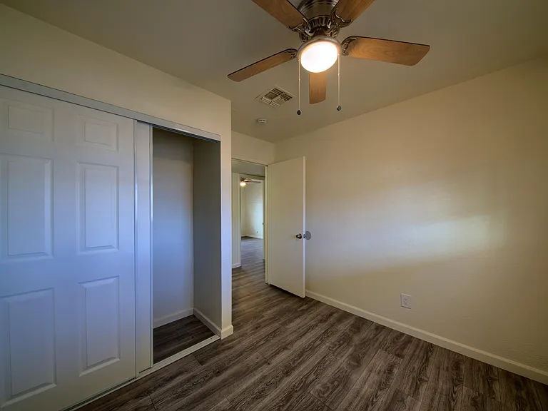 4702 N 48th Ave — Photo 8