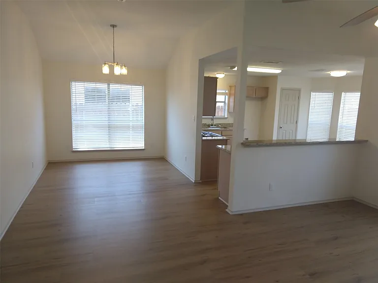 6004 Harwood Crossing Dr — Photo 5