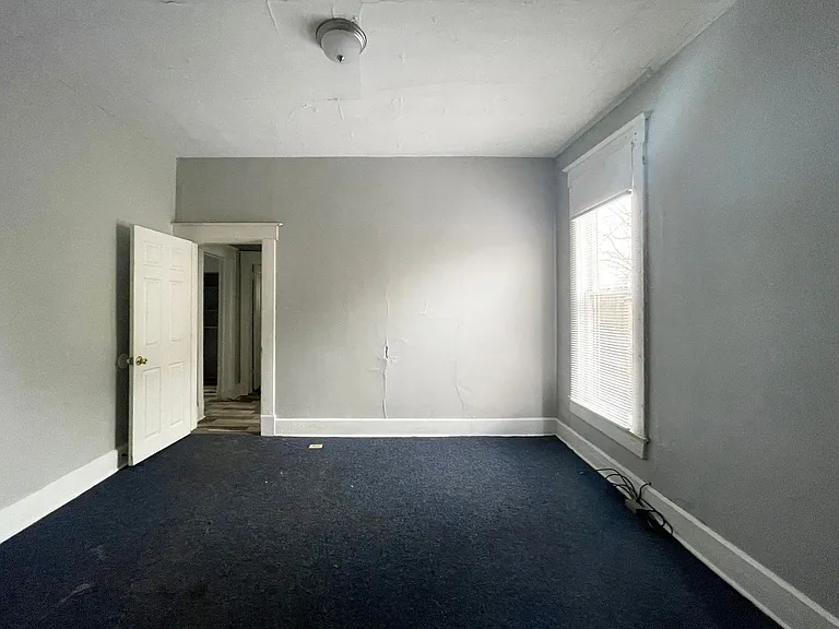 626-628 W Main St — Photo 36