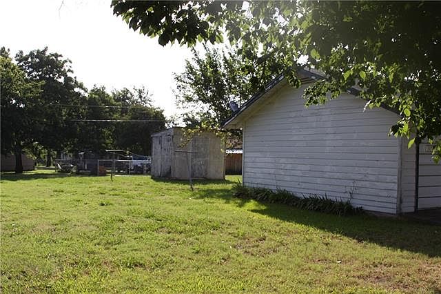 2nd image of 515 S Llano St