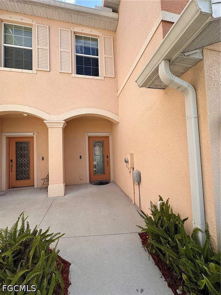 3 bed, 2.5 bath, 1942 sqft, $1,950 — Photo 2