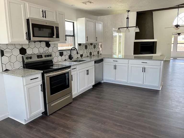 3531 Venus St — Photo 4