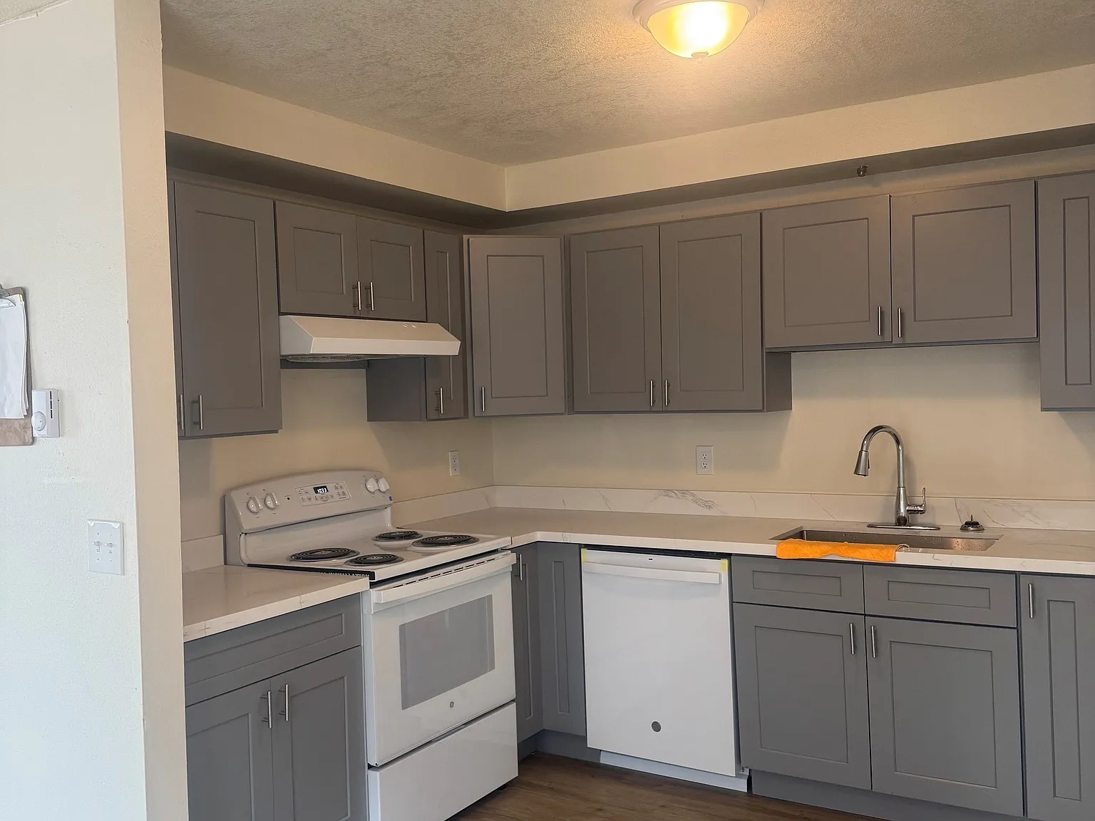 3 bed, 1.5 bath, 1000 sqft, $1,650 — Photo 4