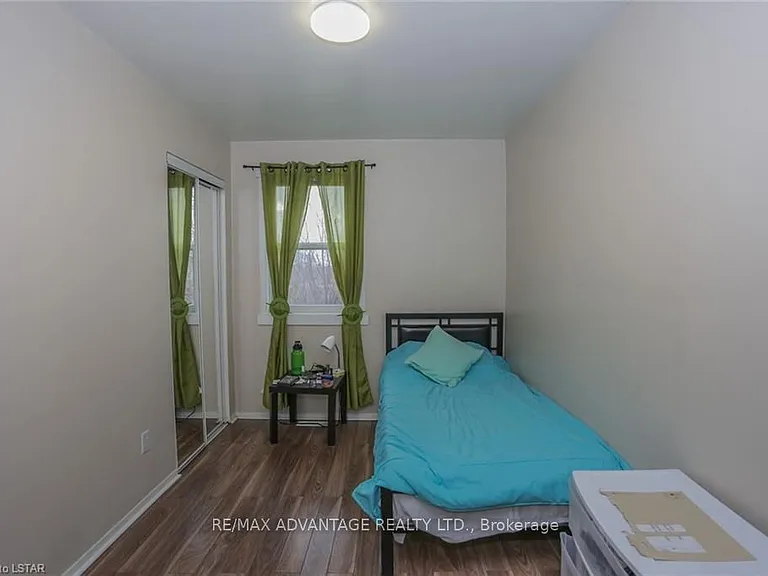 17 Sterling St #UPPER — Photo 24