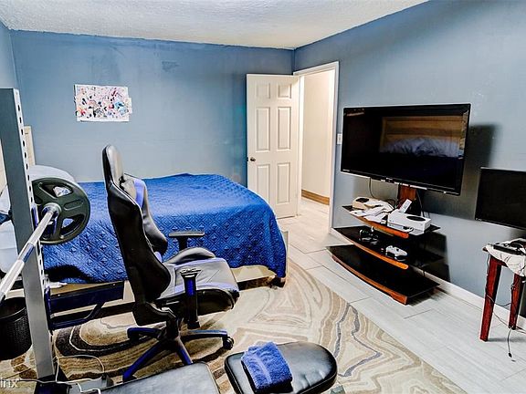 4th image of 501 Tanglewood Dr