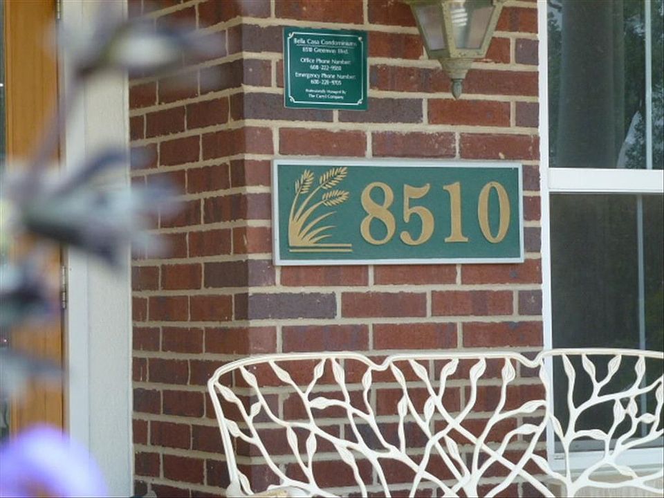 Entry to building