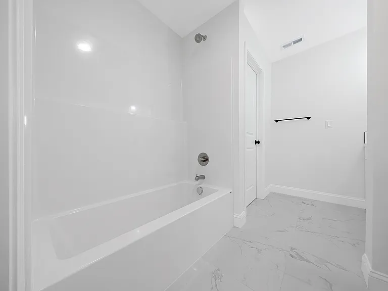 3020 Locust Blossom Cv — Photo 6