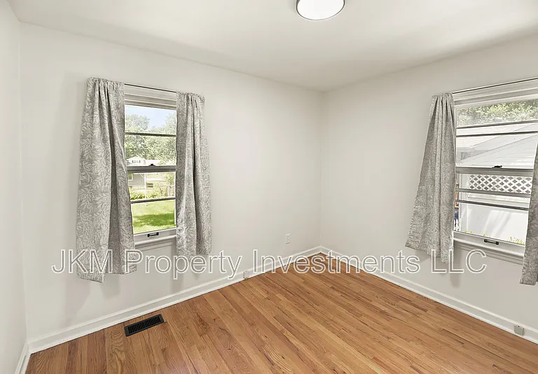 135 Saint Maurice Ln — Photo 12
