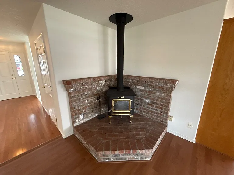 191 McLaughlin Dr — Photo 12