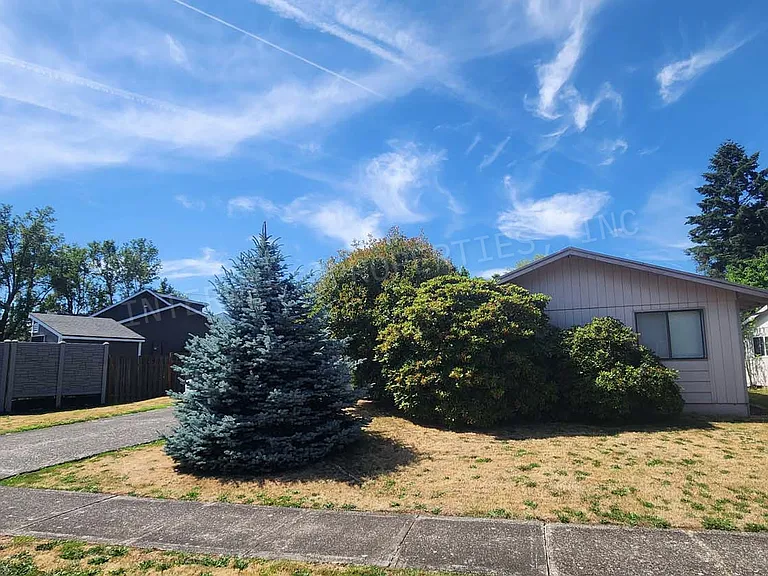 265 SW Salix Ter — Photo 32