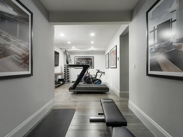 700 E Mountain Dr — Photo 15