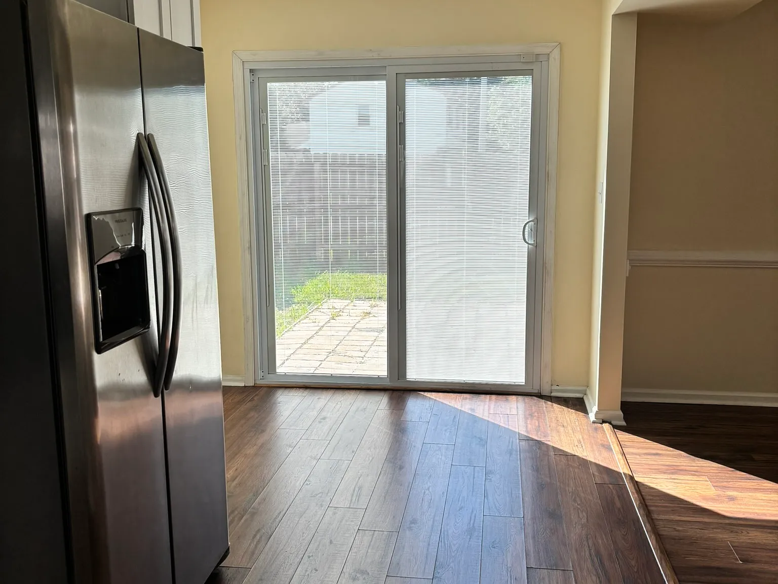 3 bed, 2.5 bath, 1425 sqft, $2,300 — Photo 4