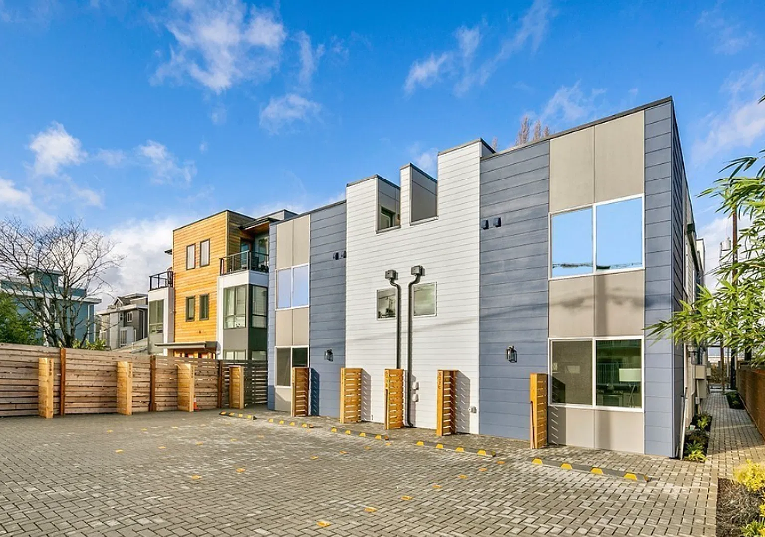 New Modern 2-Bedroom Home with Private Rooftop & EV Parking in South Park! — Photo 4