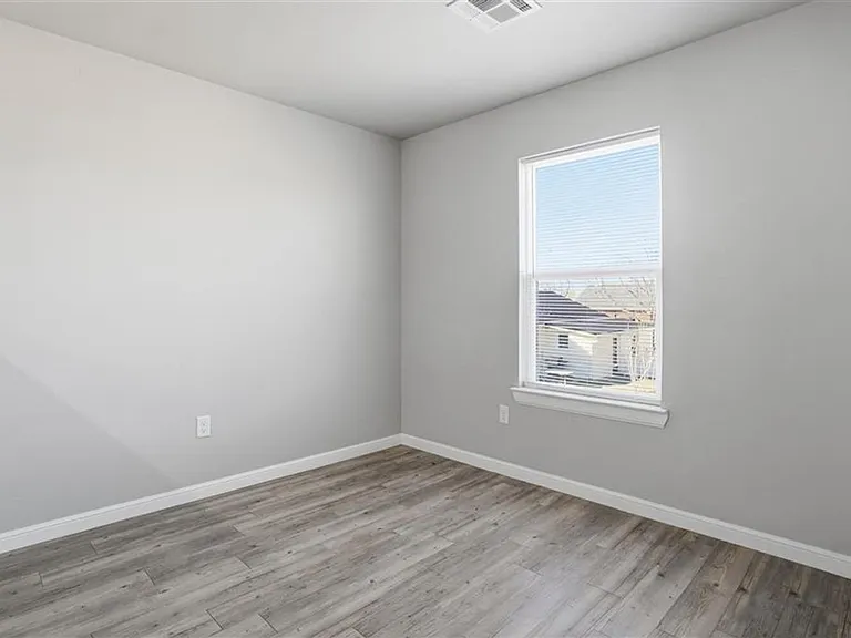 207 W C Ave — Photo 3