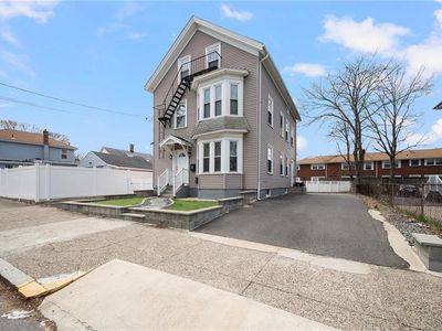 21 Brewster St, Pawtucket, RI, 02860