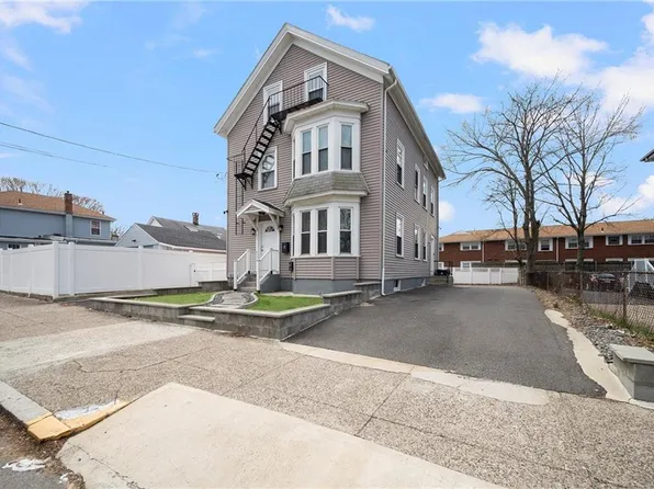 21 Brewster St, Pawtucket, RI 02860