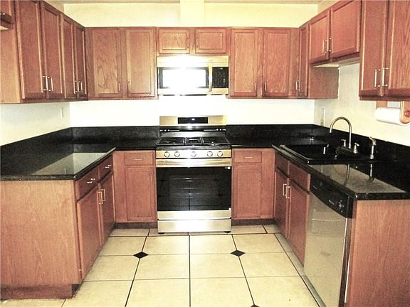 5th image of 2108 Colonial Blvd