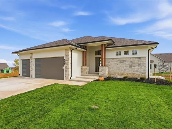 4331 NE Hideaway Dr, Lees Summit, MO 64064