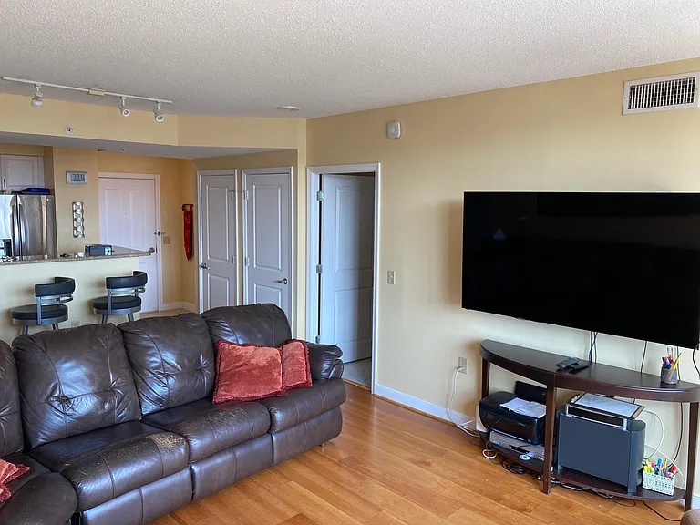 555 Massachusetts Ave NW #918 — Photo 7